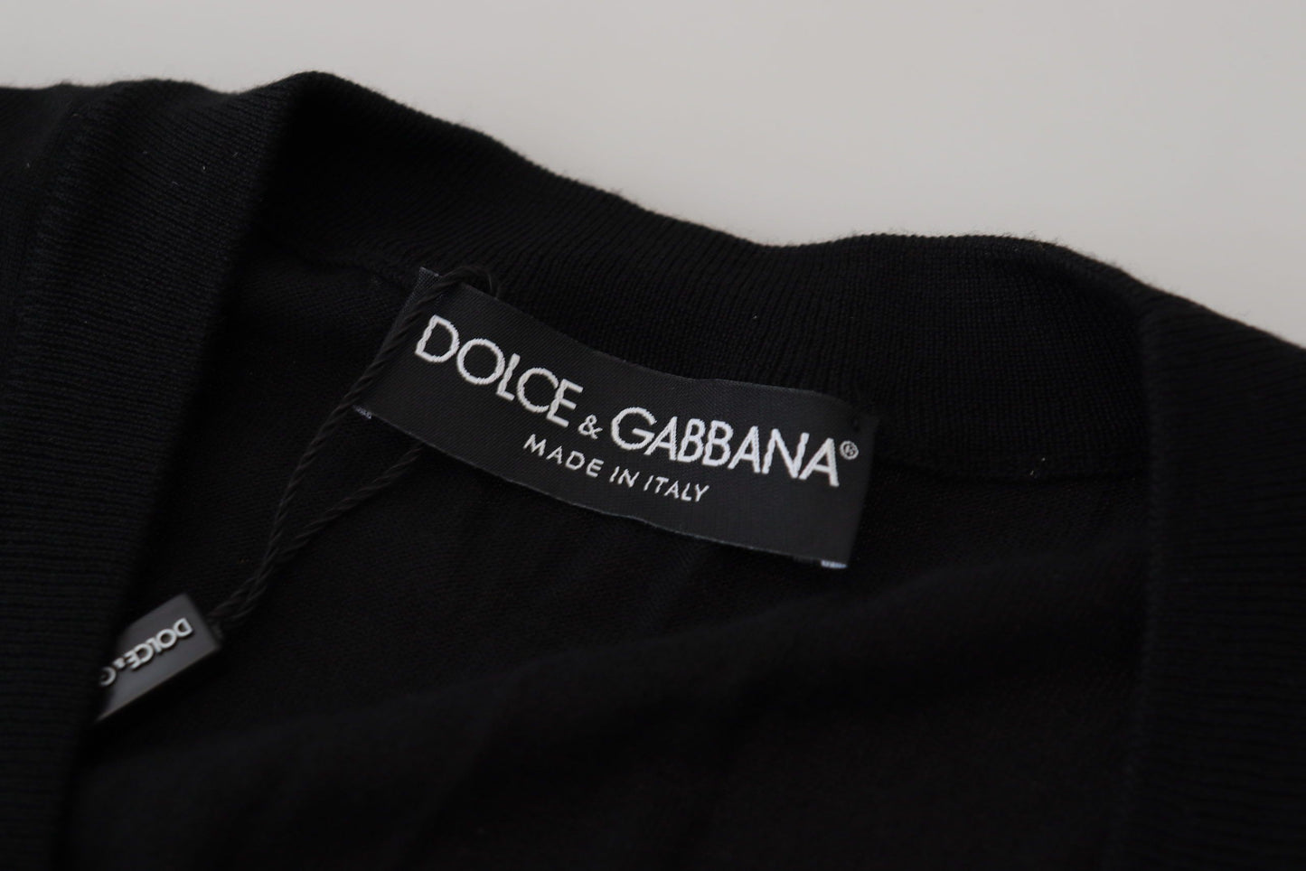 Dolce & Gabbana Элегантный шерстяной кардиган на пуговицах черного цвета