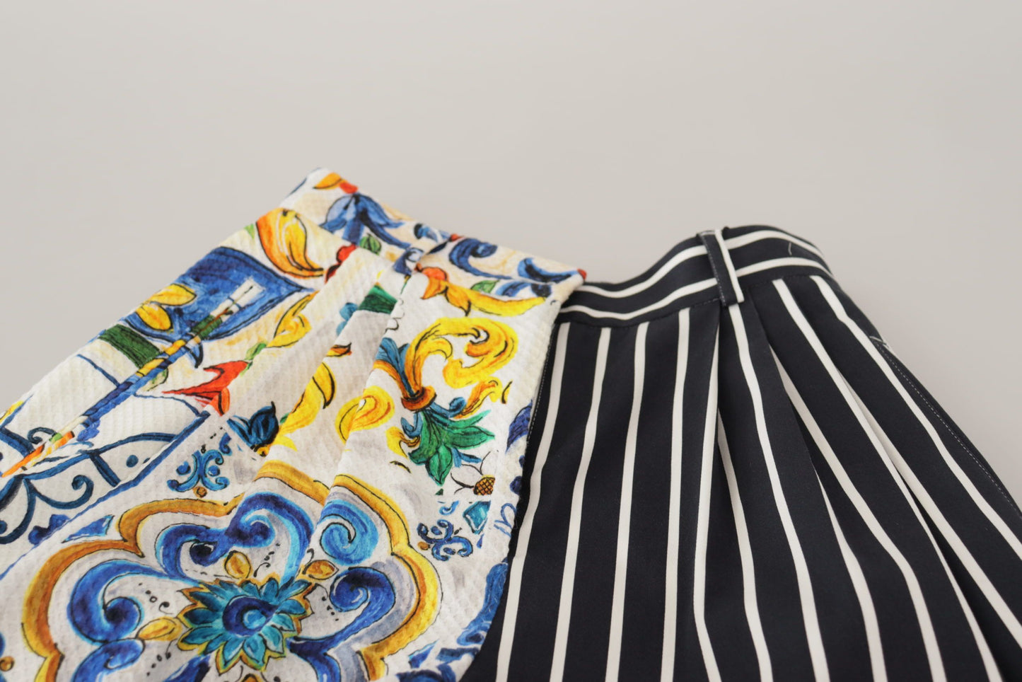 Bermuda firmati a vita alta in maiolica Dolce & Gabbana