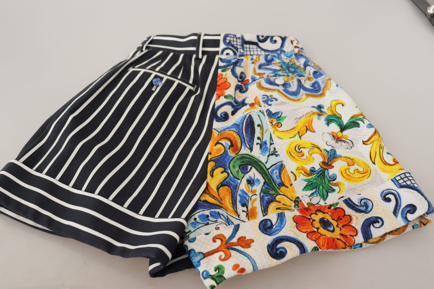 Bermuda firmati a vita alta in maiolica Dolce & Gabbana