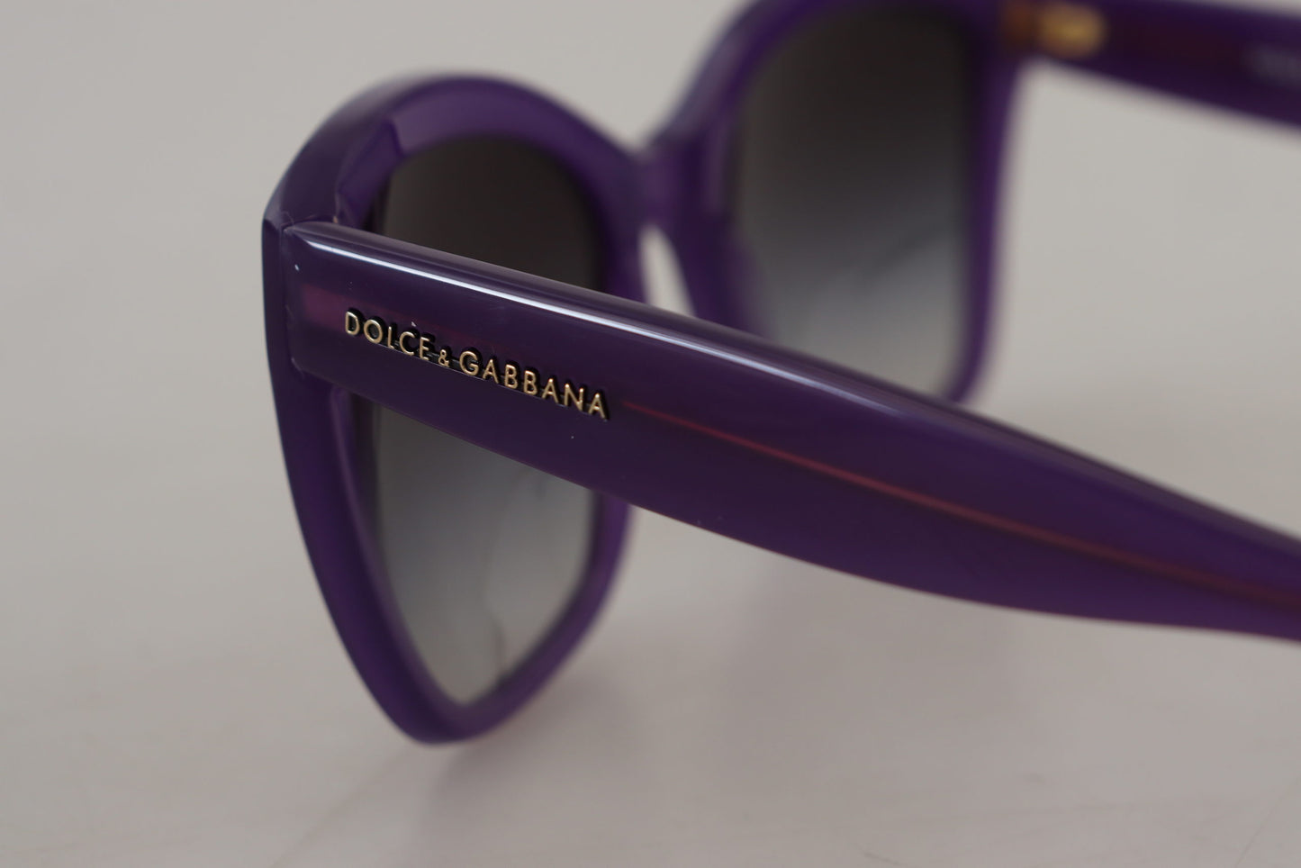 Dolce & Gabbana Элегантные фиолетовые солнцезащитные очки с градиентными линзами