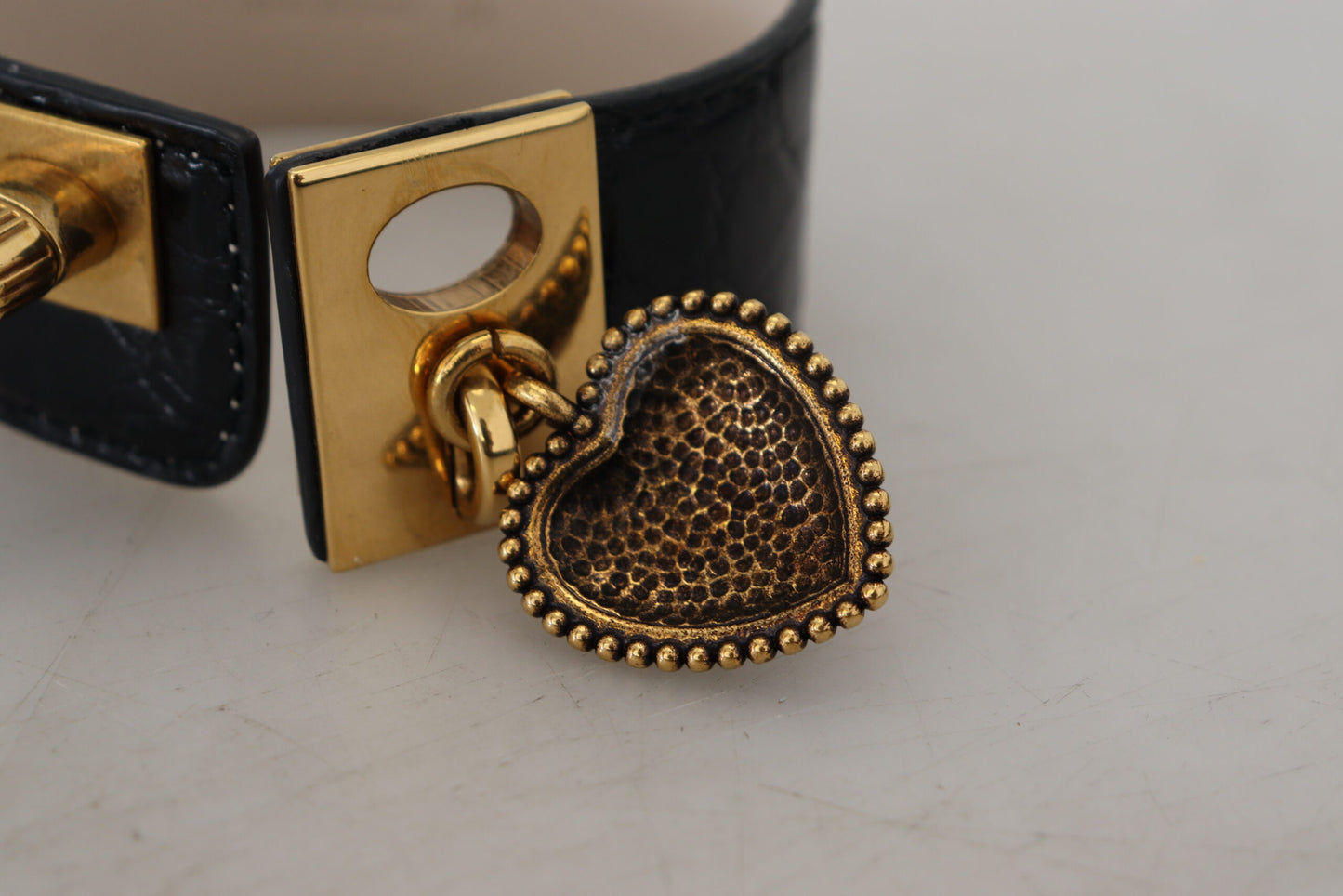 Dolce & Gabbana Elegante bracciale in pelle nera con dettagli dorati