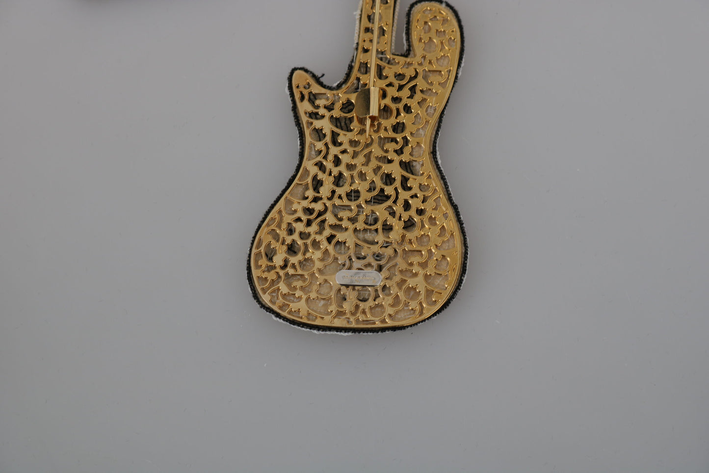 Spilla a forma di chitarra con paillettes dorate Dolce & Gabbana