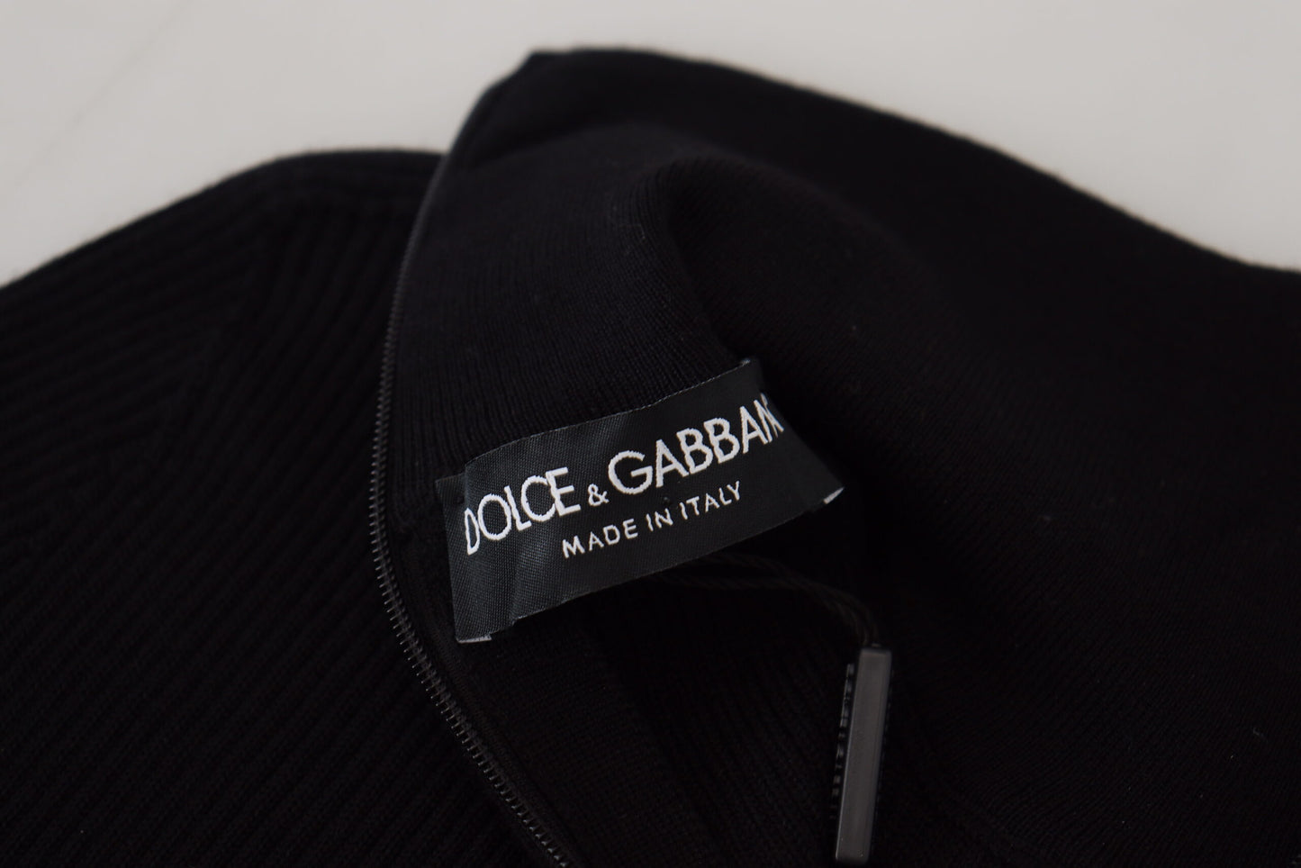 Dolce & Gabbana Элегантный черный шерстяной свитер с воротником на молнии до половины длины