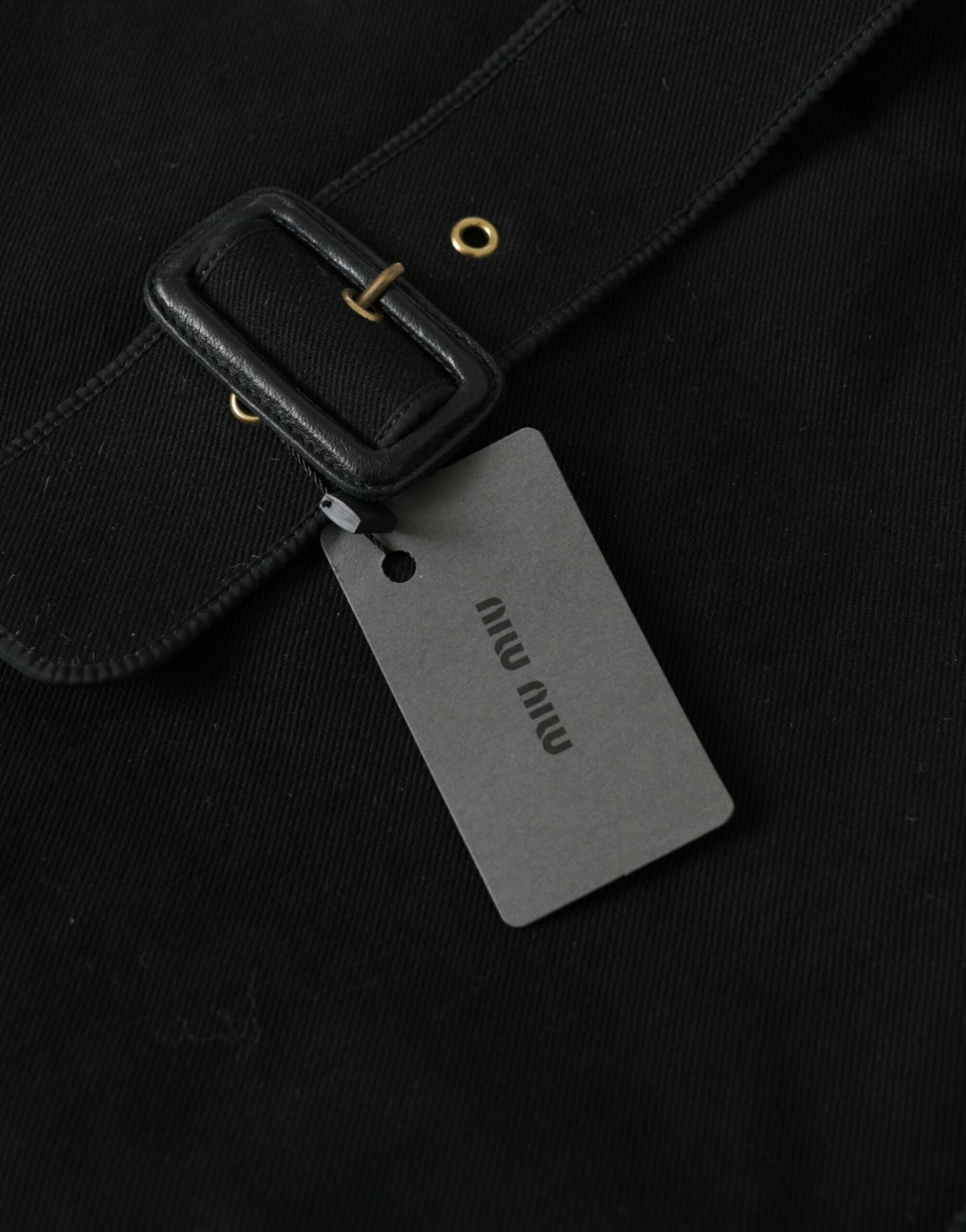 Tote Miu Miu Chic in denim nero per l'eleganza quotidiana