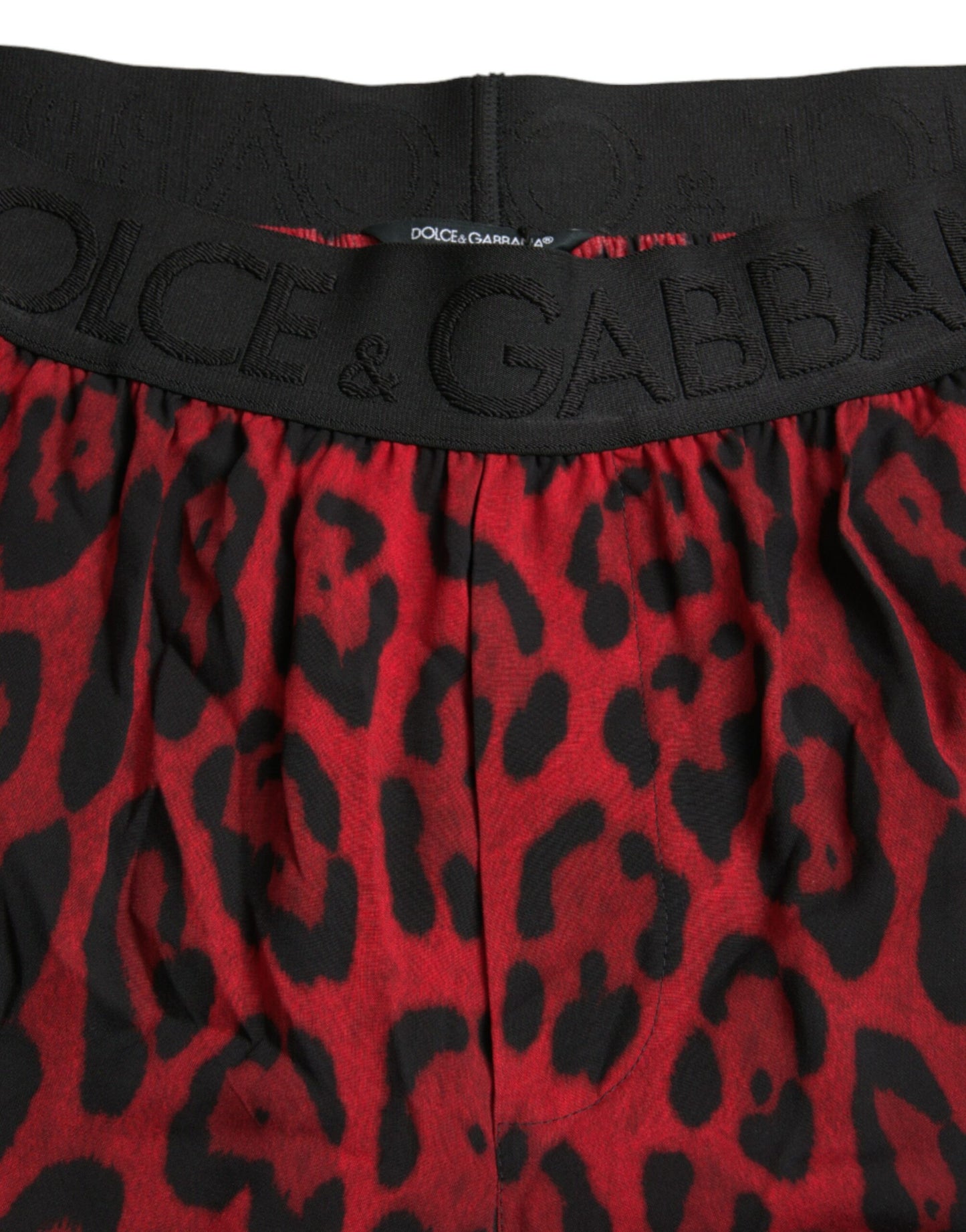 Bermuda in viscosa stampa leopardo rosso di Dolce & Gabbana