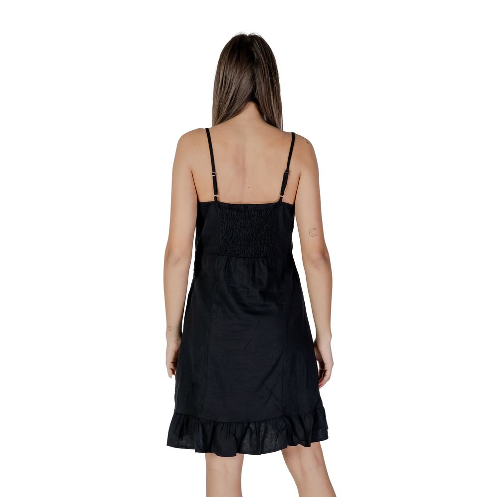 B.Young Abito in lino nero