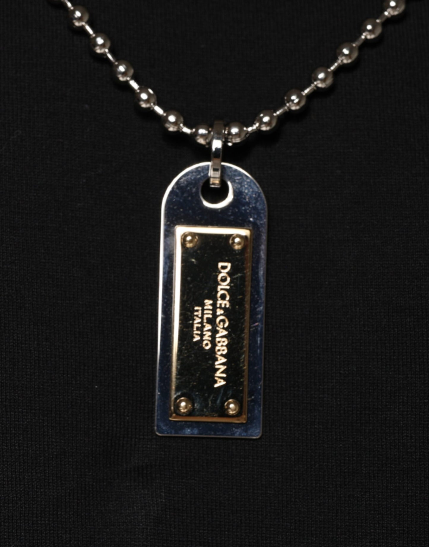 Dolce & Gabbana T-shirt con collana in cotone nero decorata