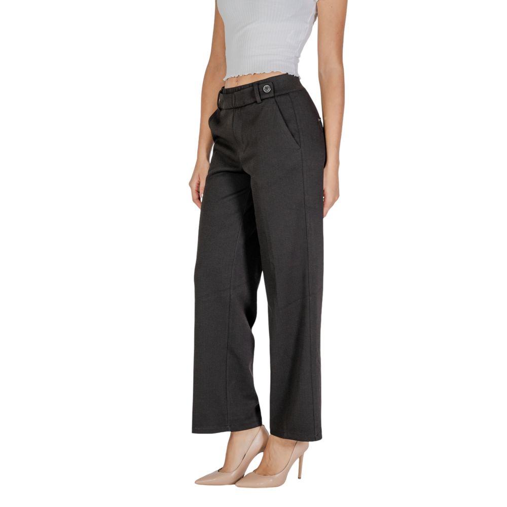 Jeans e pantaloni neri in poliestere Street One