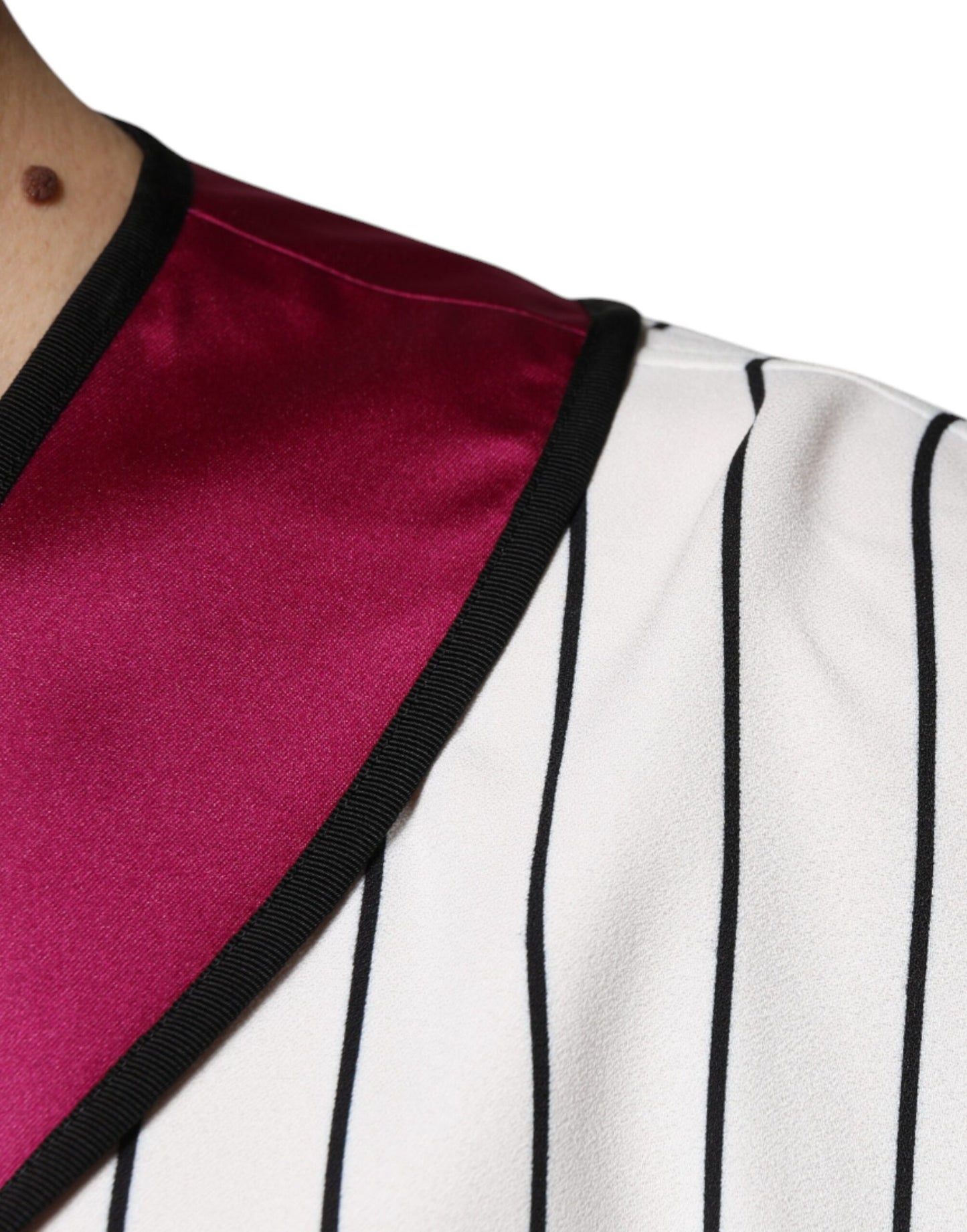 Dolce & Gabbana T-shirt con scollo a V e bottoni in jersey con logo multicolore