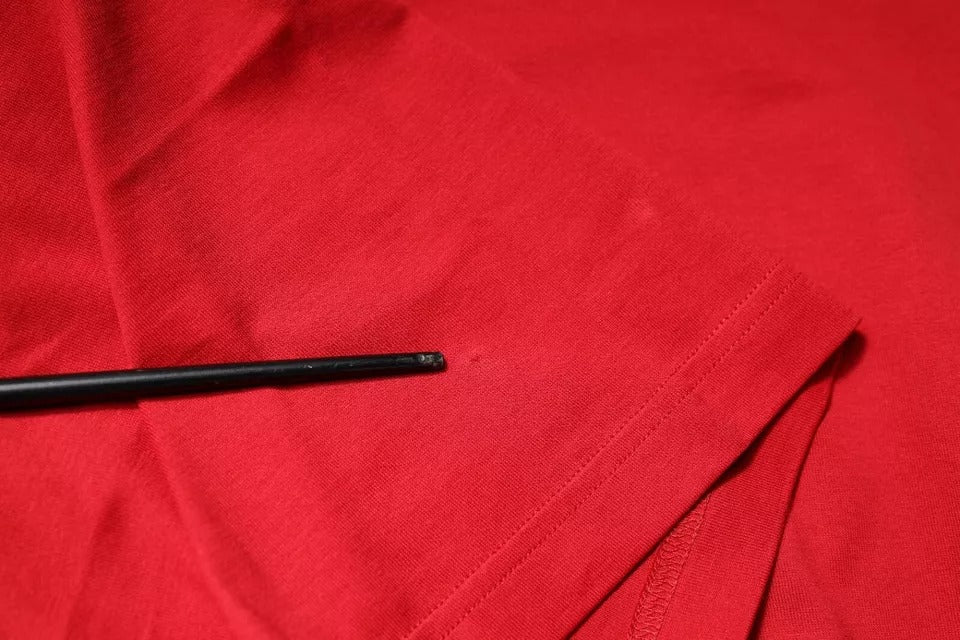 T-shirt girocollo in cotone con stampa logo rosso di Dolce & Gabbana