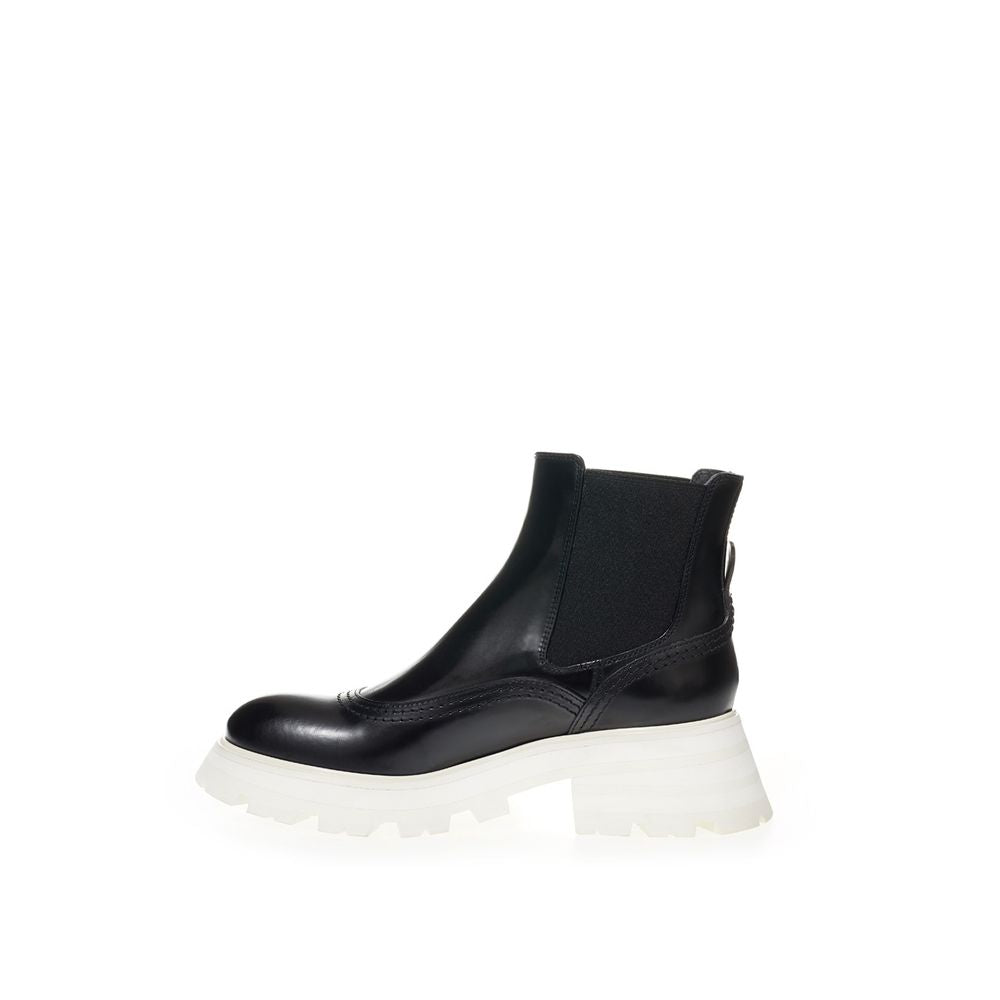 Alexander McQueen Eleganti stivali in pelle in nero senza tempo