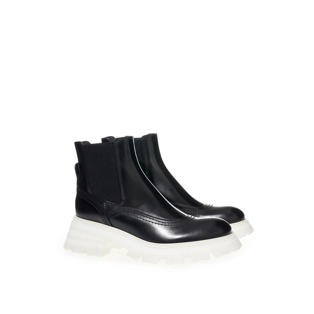 Alexander McQueen Eleganti stivali in pelle in nero senza tempo