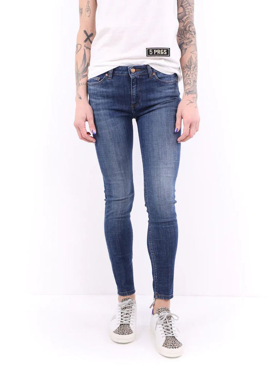 Indossa i jeans slim fit blu denim Fuller Chic