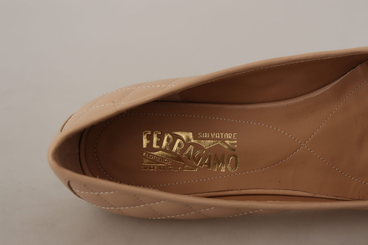 Salvatore Ferragamo Ballerine eleganti in pelle trapuntata - Design chic bicolore