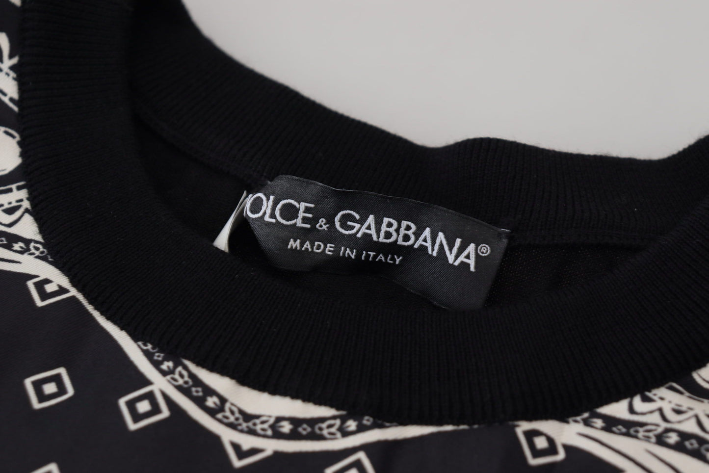 Dolce &amp; Gabbana Элегантный свитер из смесовой шерсти и шелка с круглым вырезом