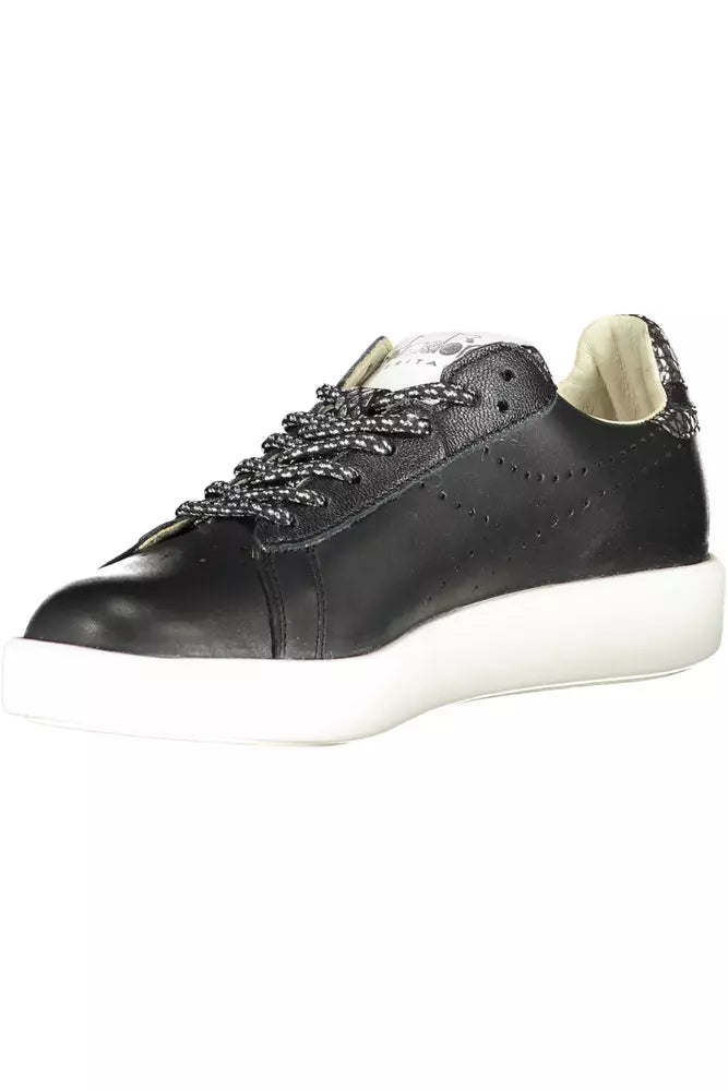 Scarpe da ginnastica stringate Diadora Chic con suola nera a contrasto