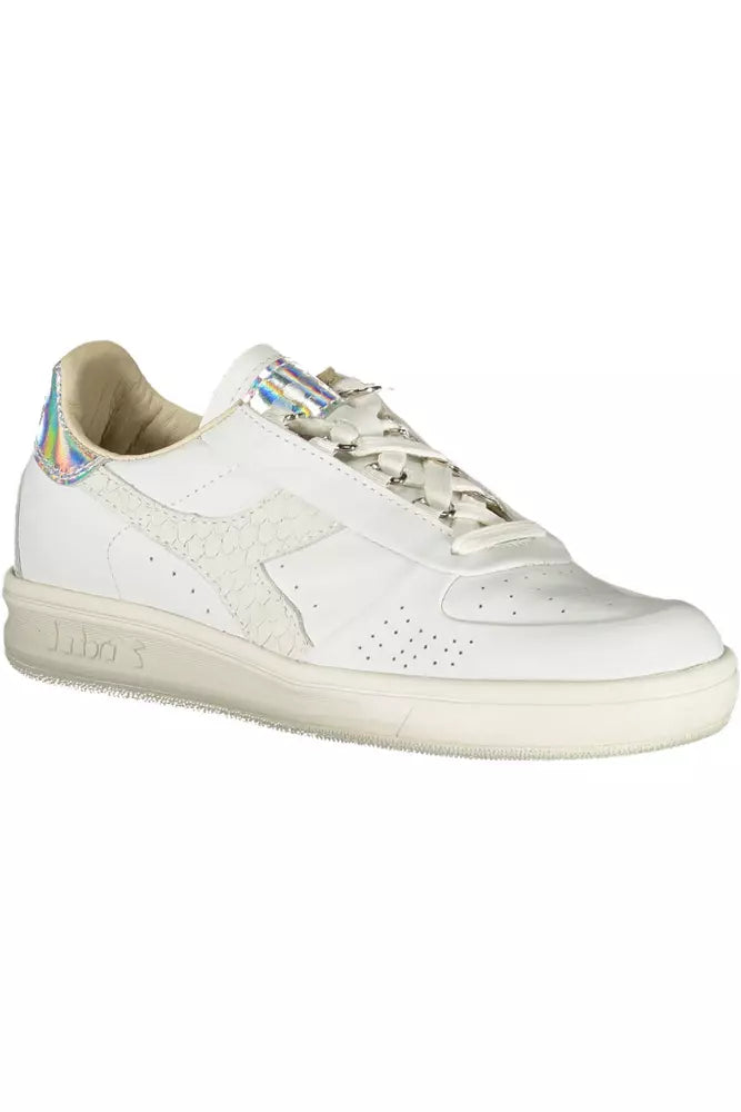 Sneakers stringate bianche Diadora Chic con accento logo