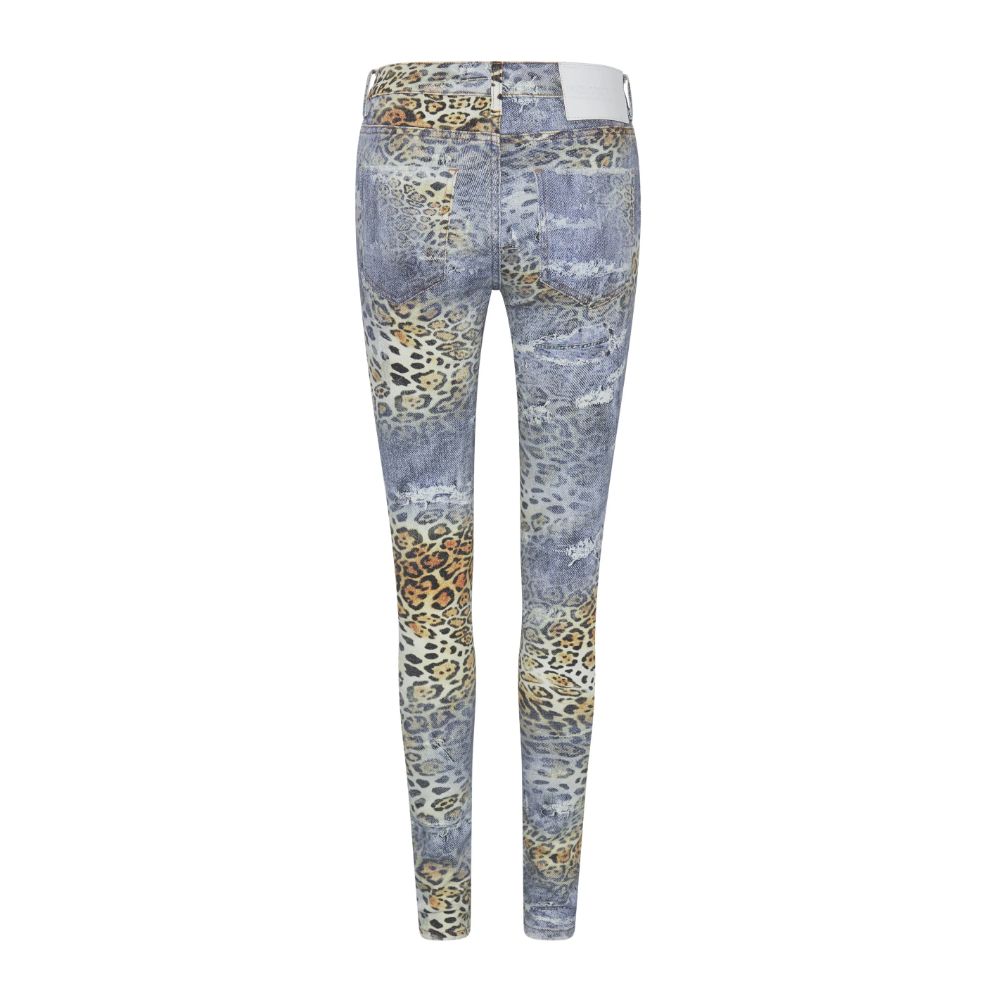 Un cucchiaino di jeans skinny elasticizzati selvaggiamente chic