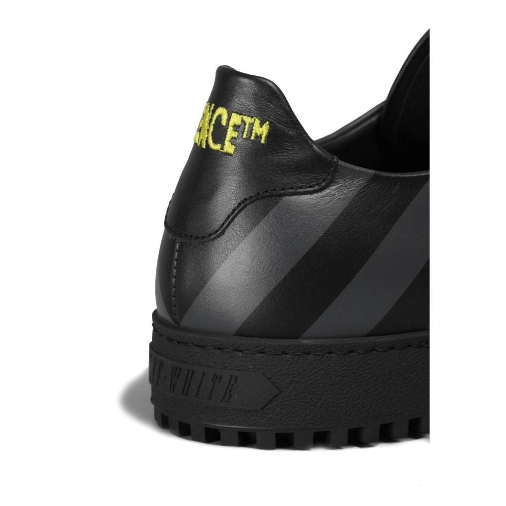 Off-White eleganti sneakers in pelle di vitello con iconiche strisce grigie