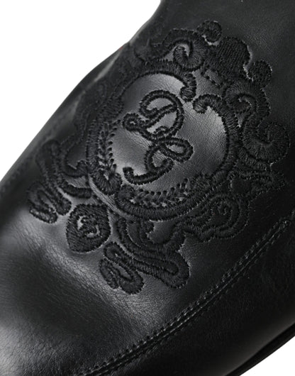 Dolce &amp; Gabbana Mocassini in pelle con logo nero ricamato Scarpe eleganti da uomo