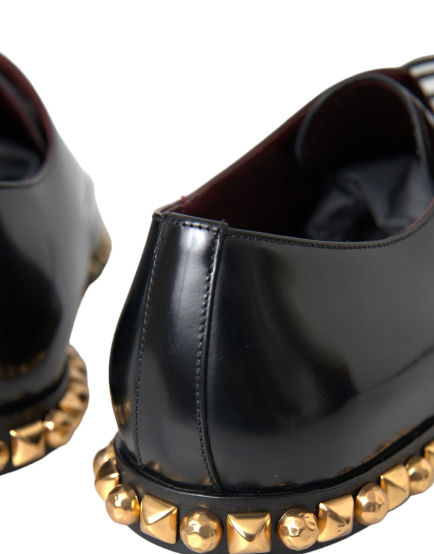 Dolce &amp; Gabbana Scarpe Derby in pelle nera con borchie dorate