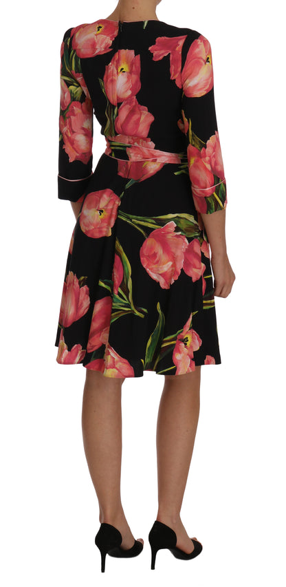 Dolce &amp; Gabbana elegante abito a trapezio nero con stampa di tulipani rosa