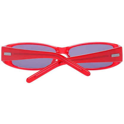 Sempre più occhiali da sole in plastica rossa
